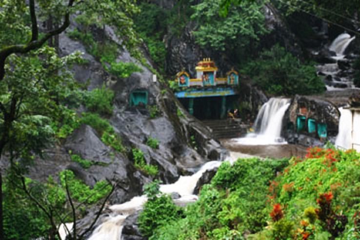 6. Kallathi Falls 